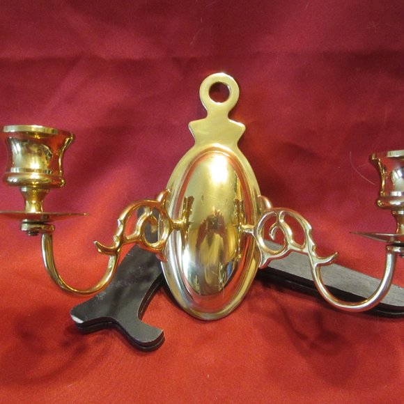VTG 80'S BRASS DBLE CANDLE WALL SCONCE, WONDERFUL SCROLL DESIGN, HOLLYWOOD REGEN - Picture 5 of 6